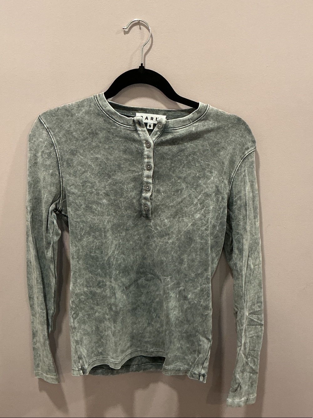 ARITZIA Grey Mineral-Wash Long Sleeve Henley Top